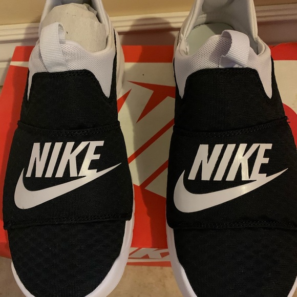 nike benassi slp triple black